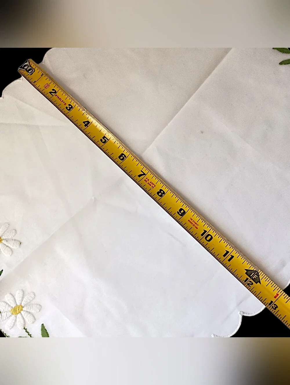 4 Vtg Daisy Embroidered Placemats Napkins Set Cottagecore Scalloped Farmhouse